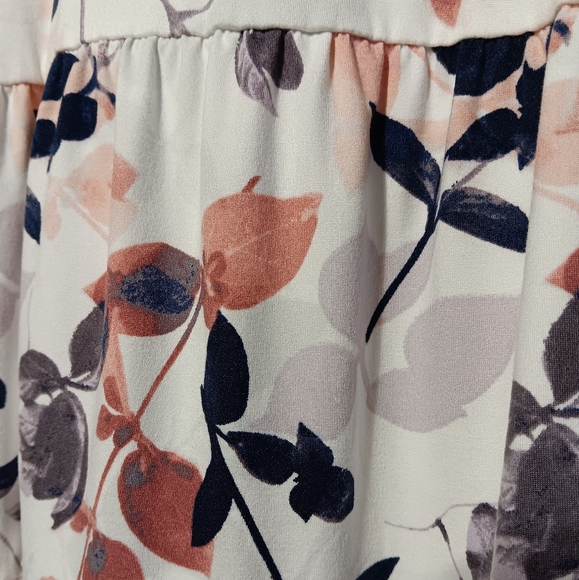 EST 1946 EUC Women's Super Soft Bell Sleeve Top, Size Medium - Picture 5 of 8